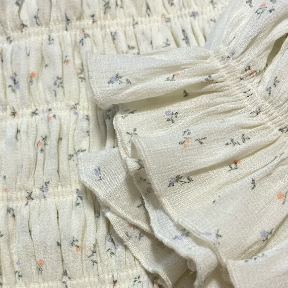 Urban Outfitters | Sierra Puff Sleeve Floral Smocked Blouse - Picture 3 of 7